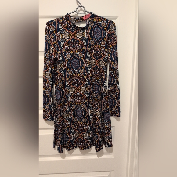 Patterned Long Sleeve Dress - Picture 3 of 11